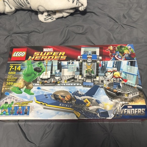 LEGO Marvel Super Heroes Avengers Set with Blue and Gray Pieces